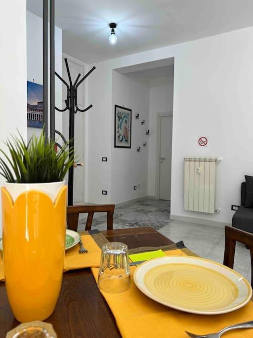 3 Fermate Dal Colosseo - Casa Vacanze Elena - 50 M Da Metro Garbatella Roma Exterior foto