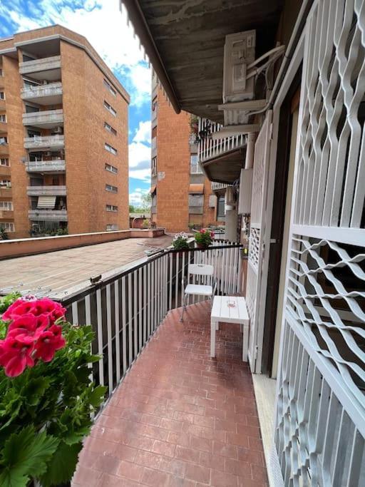 3 Fermate Dal Colosseo - Casa Vacanze Elena - 50 M Da Metro Garbatella Roma Exterior foto