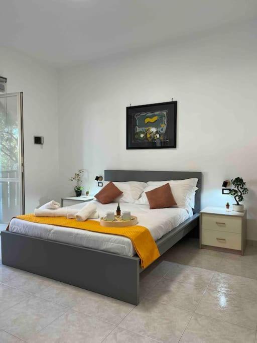 3 Fermate Dal Colosseo - Casa Vacanze Elena - 50 M Da Metro Garbatella Roma Exterior foto